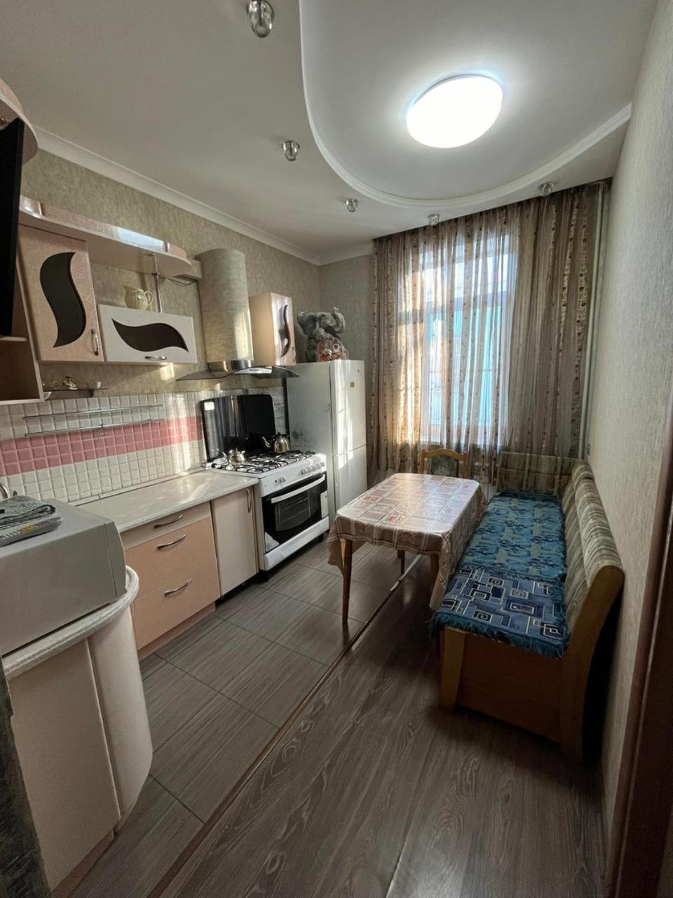 Apartments On Mustafa Ozturk Almaty Quarto foto